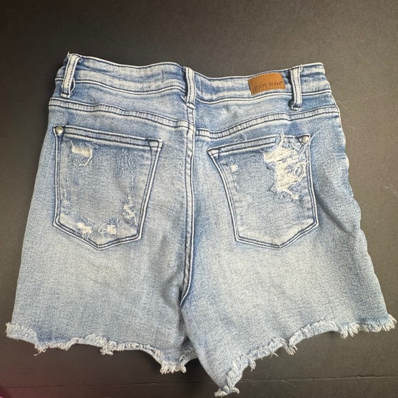 Judy Blue Denim Shorts Womens Size M Distressed Frayed Hem Light Wash Jean - Picture 2 of 6